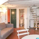 Apartment Saint Paul, Rue Pavee, Duplex - Id 1049 *