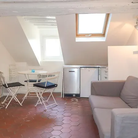 Saint Paul, Rue Pavee, Duplex - Id 1049 Apartment *